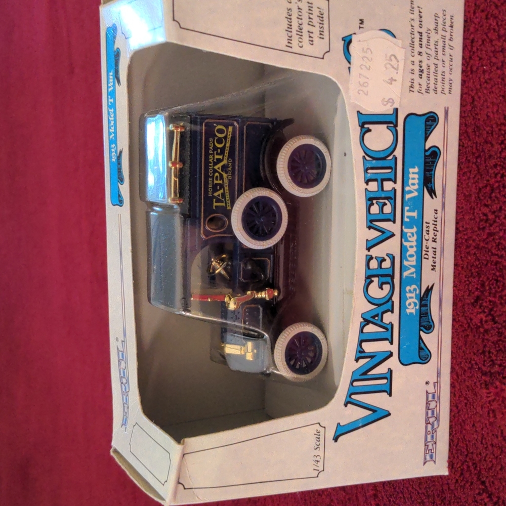 NWT Vintage Ertl Die-Cast 1/43 Scale 1913 Model T Van. In Box.